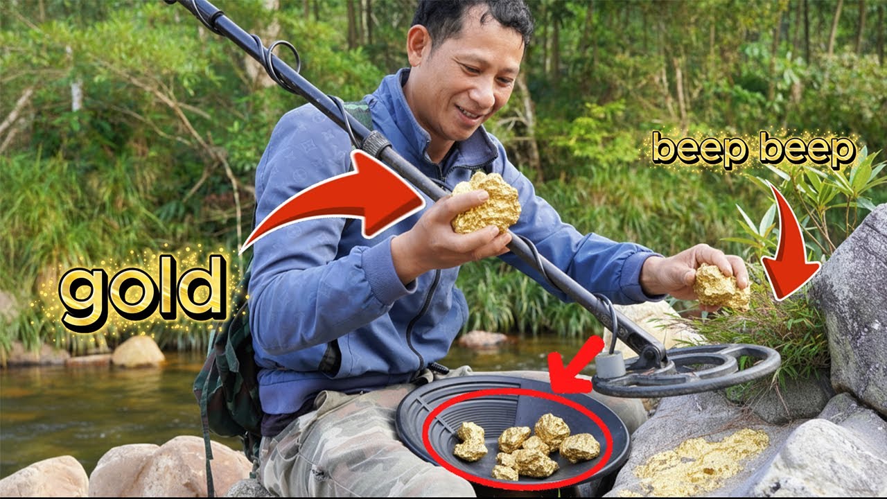 Gold discovered with a metal detector | Raw gold exposed - The moment my metal detector hit the gold