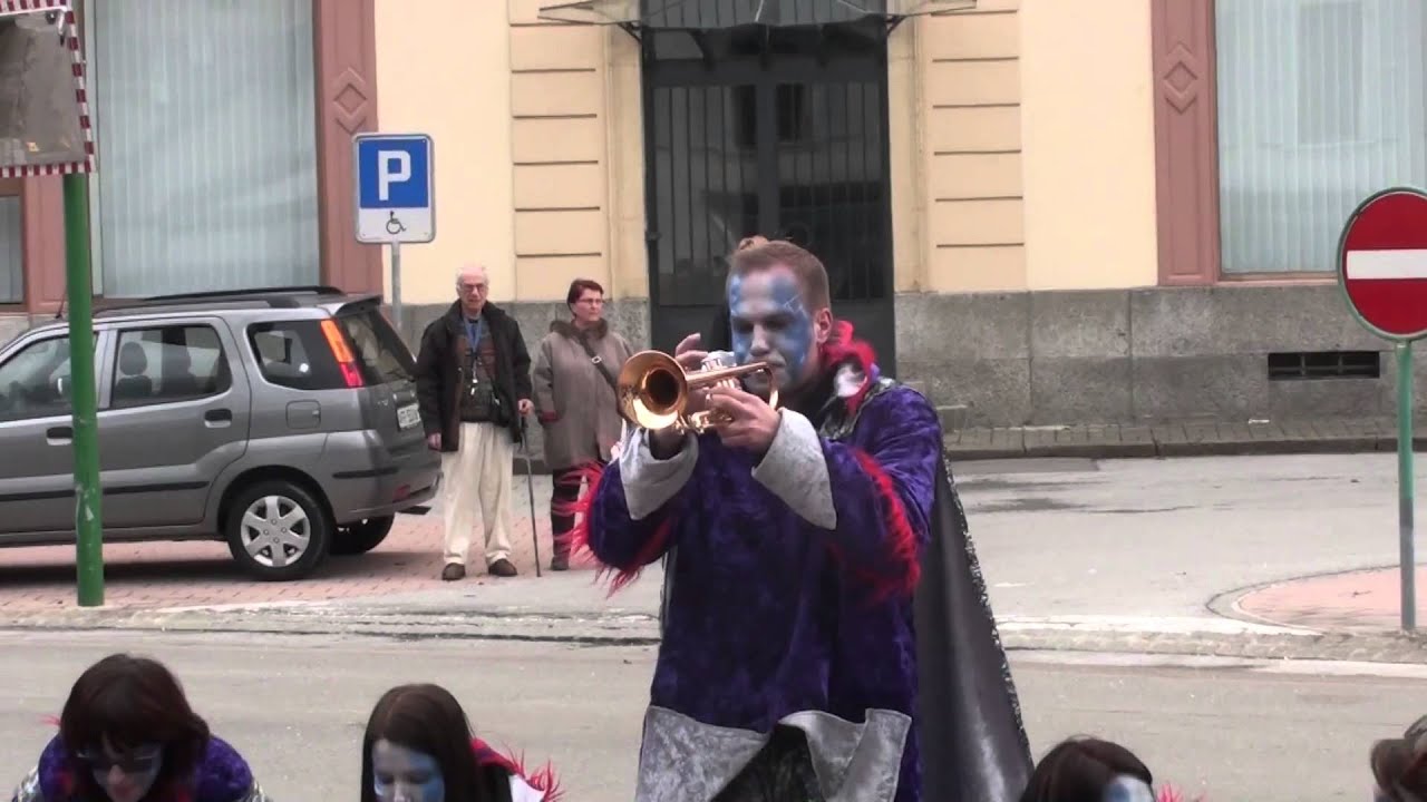 Les Britchons - Carnavallon 2015 - Techno 2 (Pizza Fun)