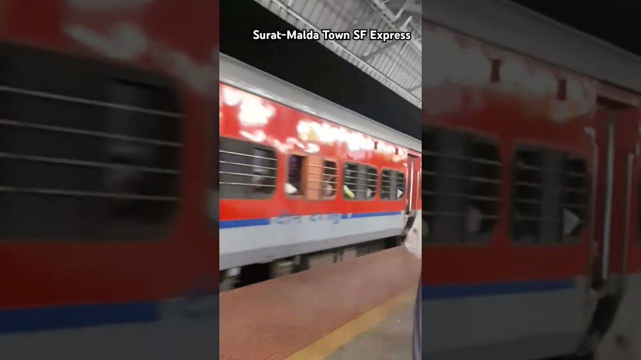 13426-Surat-Malda Town SF Express Arrving At Akola Jn 