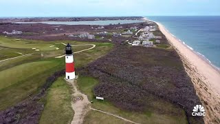 American coastal houses face erosion and dwindling home values