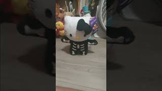 Gemmy 2022/24 side stepper  skeleton  Hello Kitty