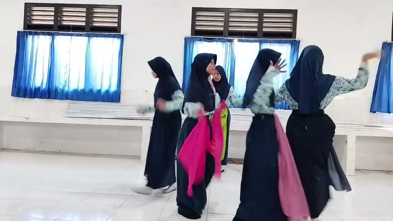 Praktek Seni Tari kelas 7B [SMP NEGERI 2 KELAPA DUA] Tahun Pelajaran 2026-2027