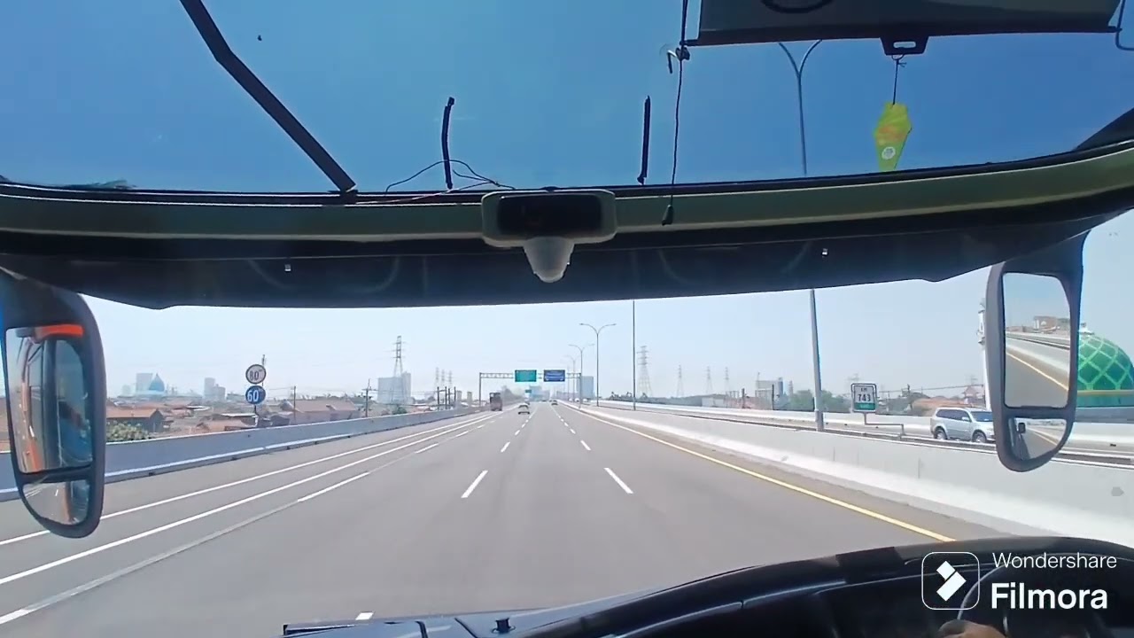 Menlintas tol trans jawa. 