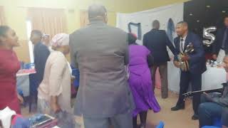 hy is wonderbare heiland vir my prys die Here