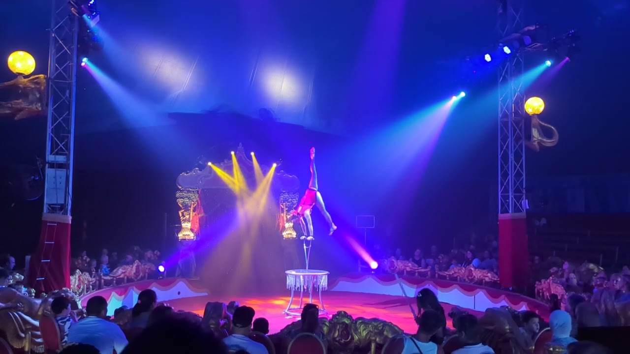 SANDY GIANNUZZI CONTORTIONISM CIRQUE NICOLAS BOUGLIONE