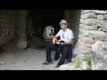 Башир Багавдинов виртуозно играет на кумузе в старой части села Корода