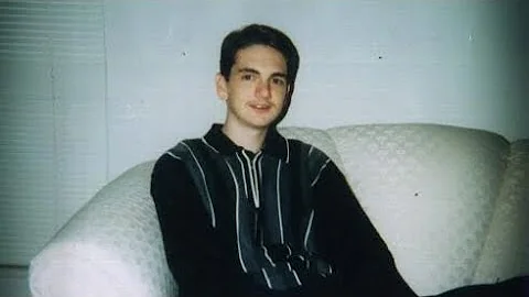 3 Horrifying 1990s Internet Murders