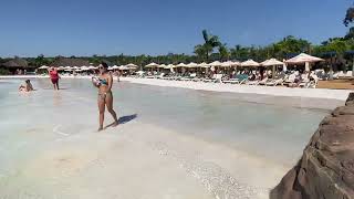 Playita con arena, pileta con olas - Iguazú