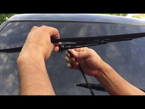 Video: Paano mo papalitan ang windshield wiper tubing?