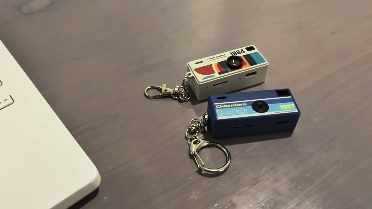 コダックCharmeraと2000円のパチモノ親指キーチェーントイカメラ