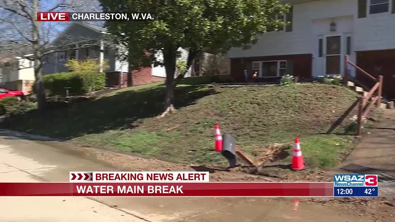Water main break reported in Charleston - YouTube