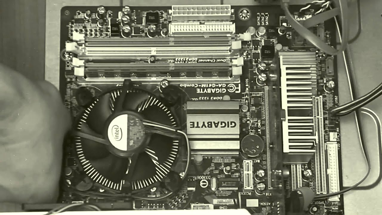 How to install a CPU - YouTube
