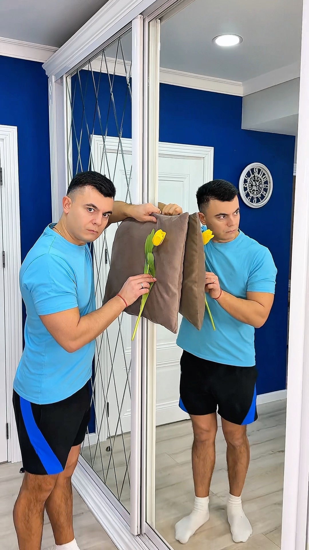 How does the Mirror Know by Secret Vlog