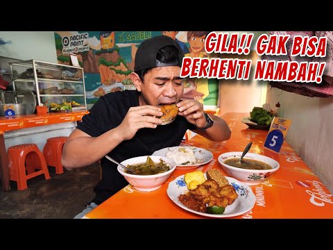 Makan Makanan Warung