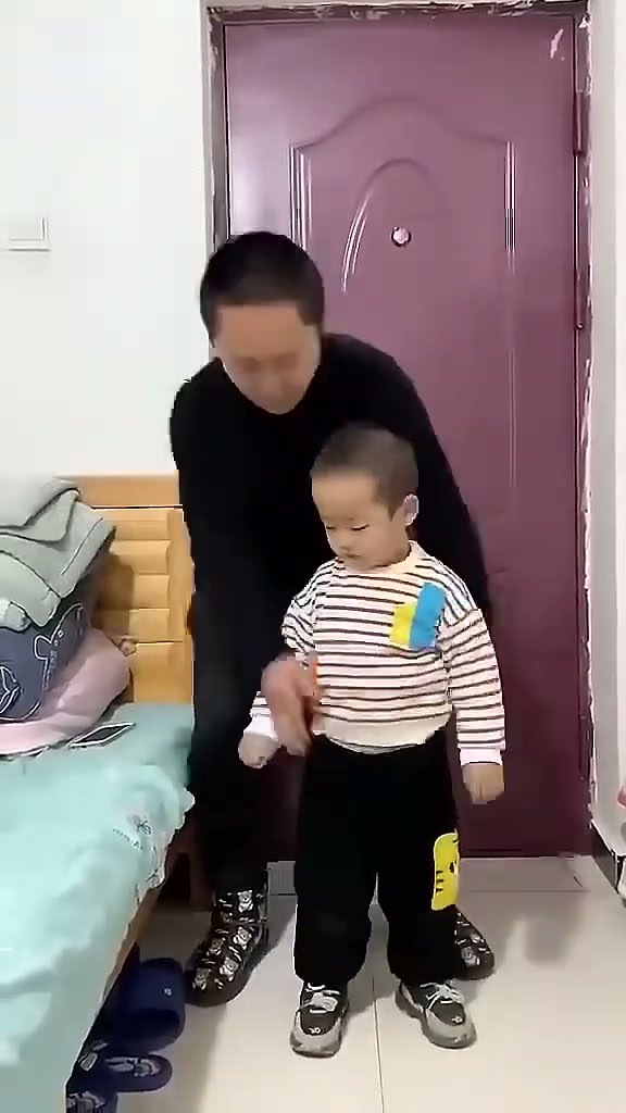 猜猜姥姥给小米宝穿了多少层，实在是想不到啊！#Cute baby#Cute#呆萌小米宝#聪明宝宝#萌娃