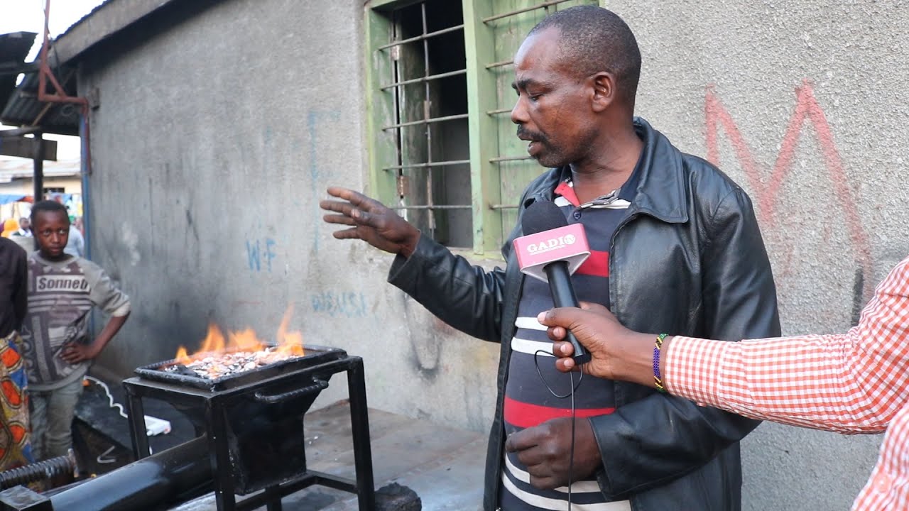 MTANZANIA ABUNI JIKO LINALOTUMIA MAWE BADALA YA MKAA.