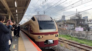 653系K70編成(国鉄特急色)臨時特急鎌倉号が鎌倉駅に到着するシーン