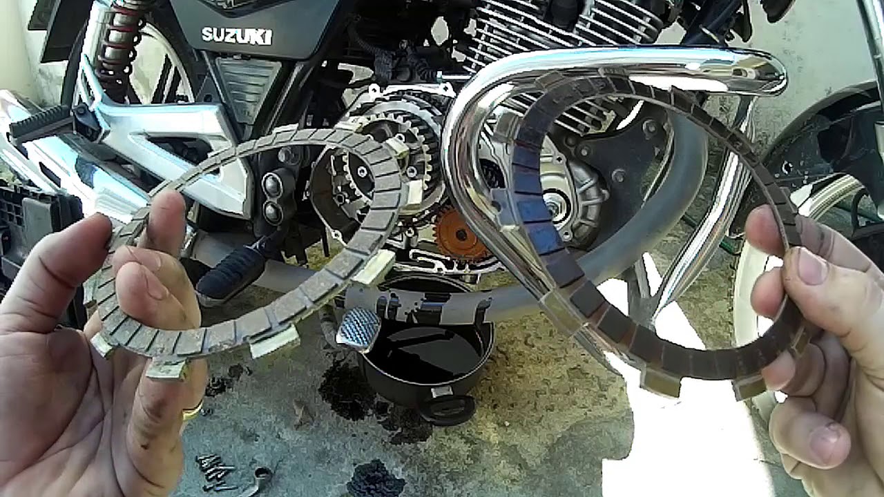 Suzuki GSR 150 - Troca dos discos de fricção da embreagem