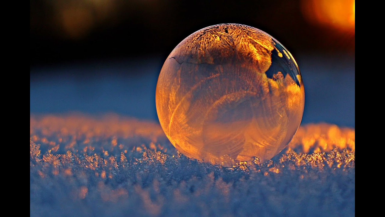 4K Ball In The Snow TV Wallpaper | 1 Hour Relaxing Ambient Background Loop (No Sound)