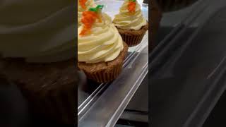 Chef Hector Delgado - Carrot Cake Cupcakes - Fratellis #chefhectordelgado #shorts #carrotcake #cake