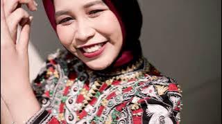 Download lagu Strolling Around Tika & Bagja