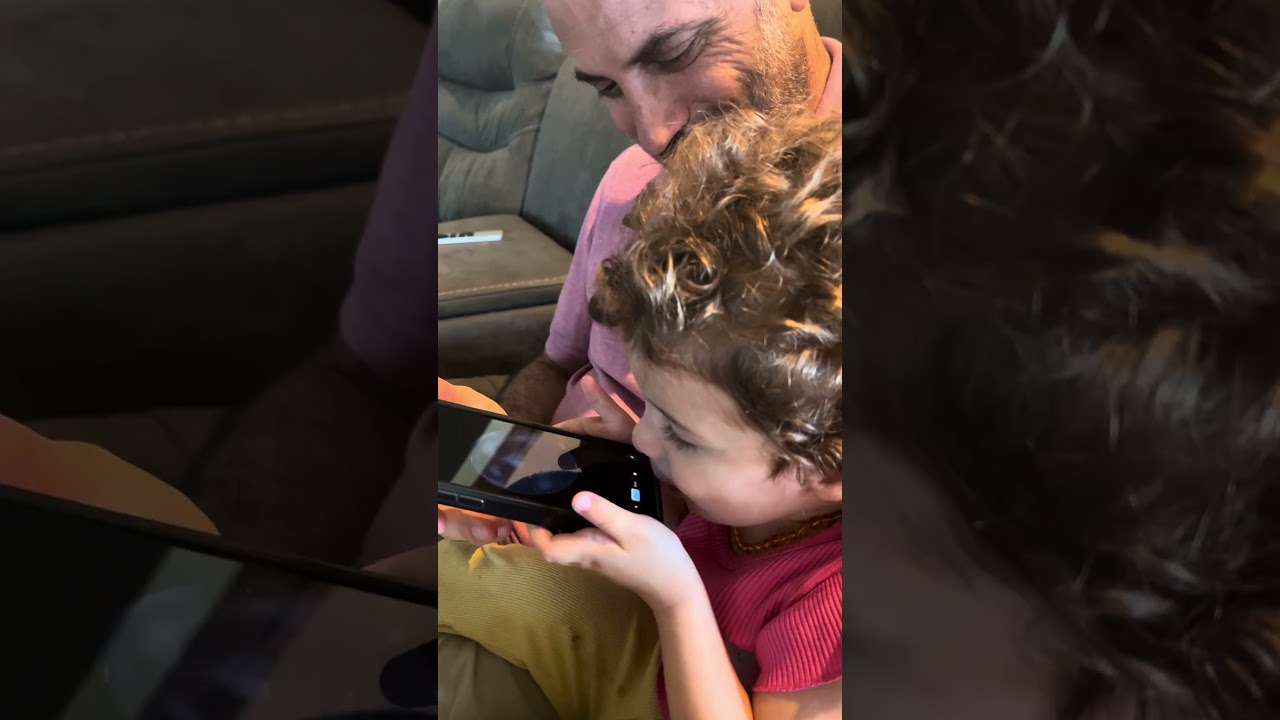 What happens when a toddler tries Cymatics? #syqel #voicevisualizer #toddleractivities