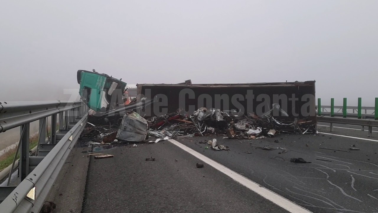 Carambol rutier pe Autostrada Bucureşti - Constanţa. O persoană încarcerată. Tir răsturnat. Mai mult