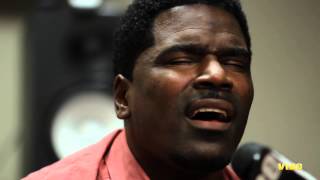 Video thumbnail of "Glenn Lewis Sings "Don't You Forget It" for VSessions"