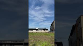 子供が自衛隊c2輸送機に物を投げつける危険行為を撮影！もし当たっていたら威力業務妨害の可能性も！岐阜にて