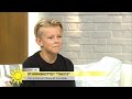 Stjärnskottet Theoz: ”Jag har lärt mig att skita i allt hat jag får” - Nyhetsmorgon (TV4)