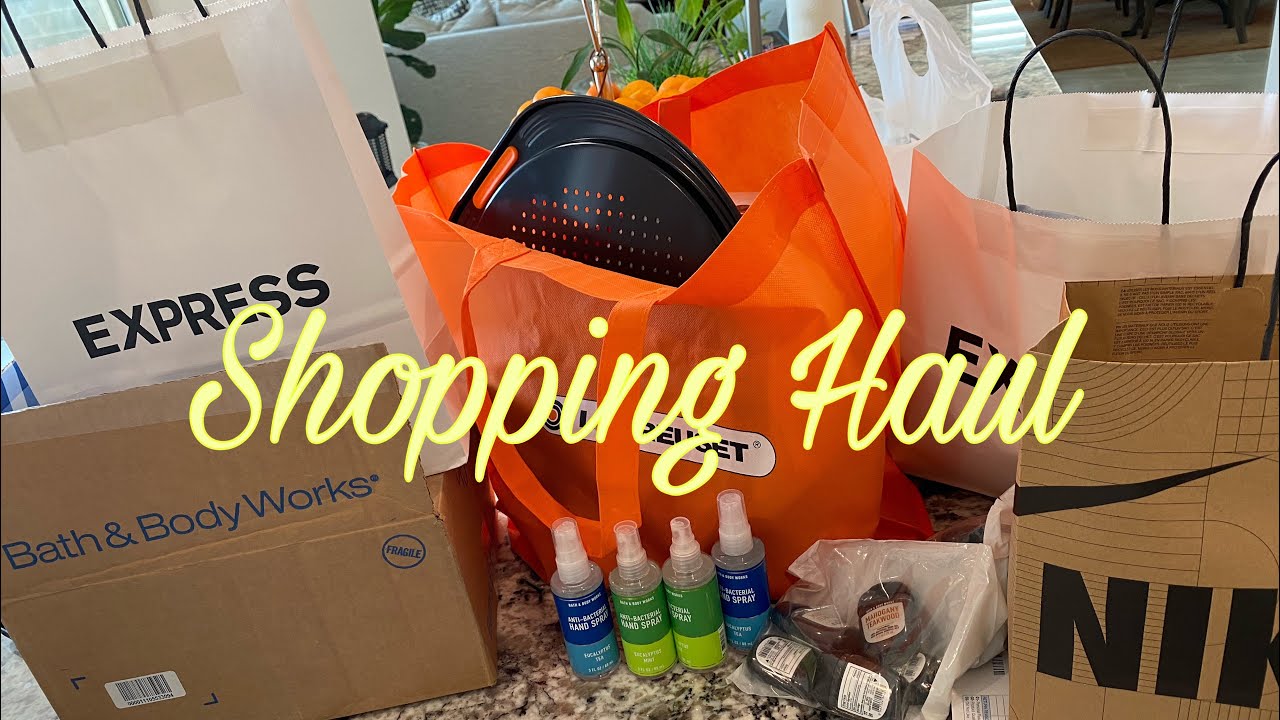 Shopping at Vacaville Outlet Le Creuset Bath and Body Works Sale