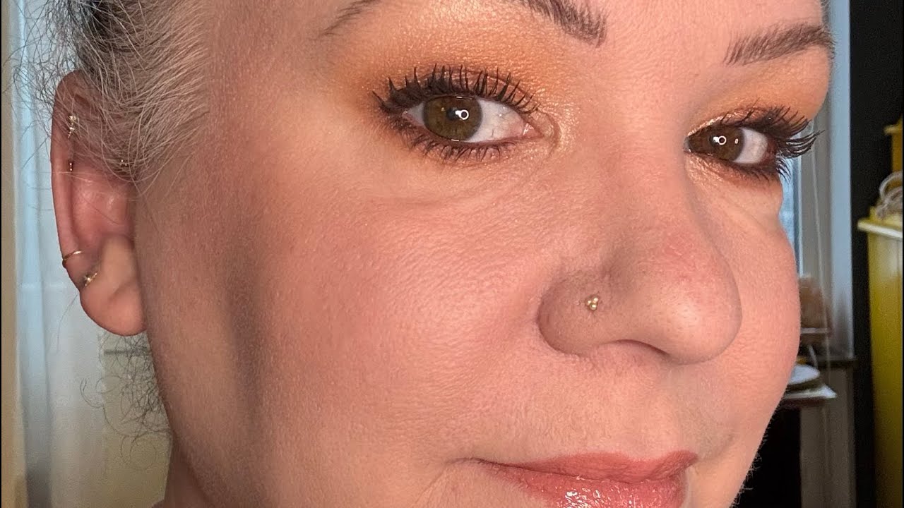 Day 4 using my Natasha Denona mini palettes. Today I’m using the Mini Nude.