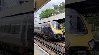 Loud 2 tone from Cross Country Driver passing Brockenhurst Railway Station.