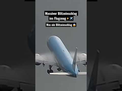 Video: Flugzeug vom Blitz getroffen?