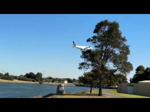 Patawolonga 7 January 2026   Cathay Pacific A350 941 B LRB & United 787 9 N24980