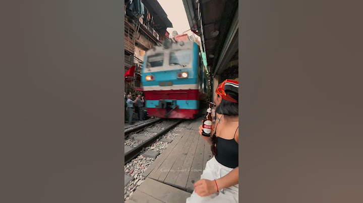 Can’t Miss Thing To Do on Hanoi Train Street | Vietnam Travel Tips