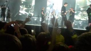 Famous Nickelback throwing beer on people... Side Of A Bullet/Because Of You Profile