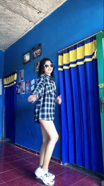 Tiktok cewek pakek celana ketat #Goyangengkol #Goyangleging #Goyang hot #ketat #tembem #shortshot