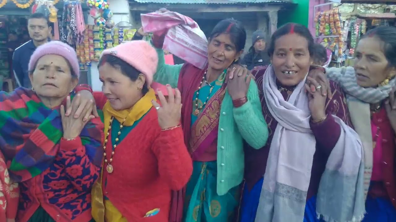 रंगारंग कार्यक्रम के बीच शामा बाजार में लगी शानदार चाचरी पैर जमीन को छुके आसमान की तरफ आप भी देखें