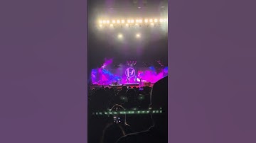 Don’t you shy away! #twentyonepilots #music #live #sandiego #la #joshdun #tylerjoseph #clique