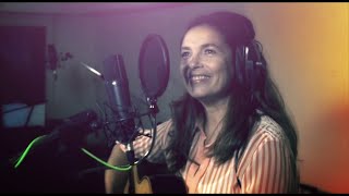 Video-Miniaturansicht von „Sandra Mihanovich - Será que la canción llegó hasta el sol“