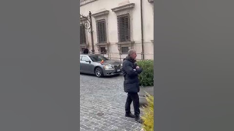 A Sánchez se le atraganta Roma: Le reciben entre abucheos
