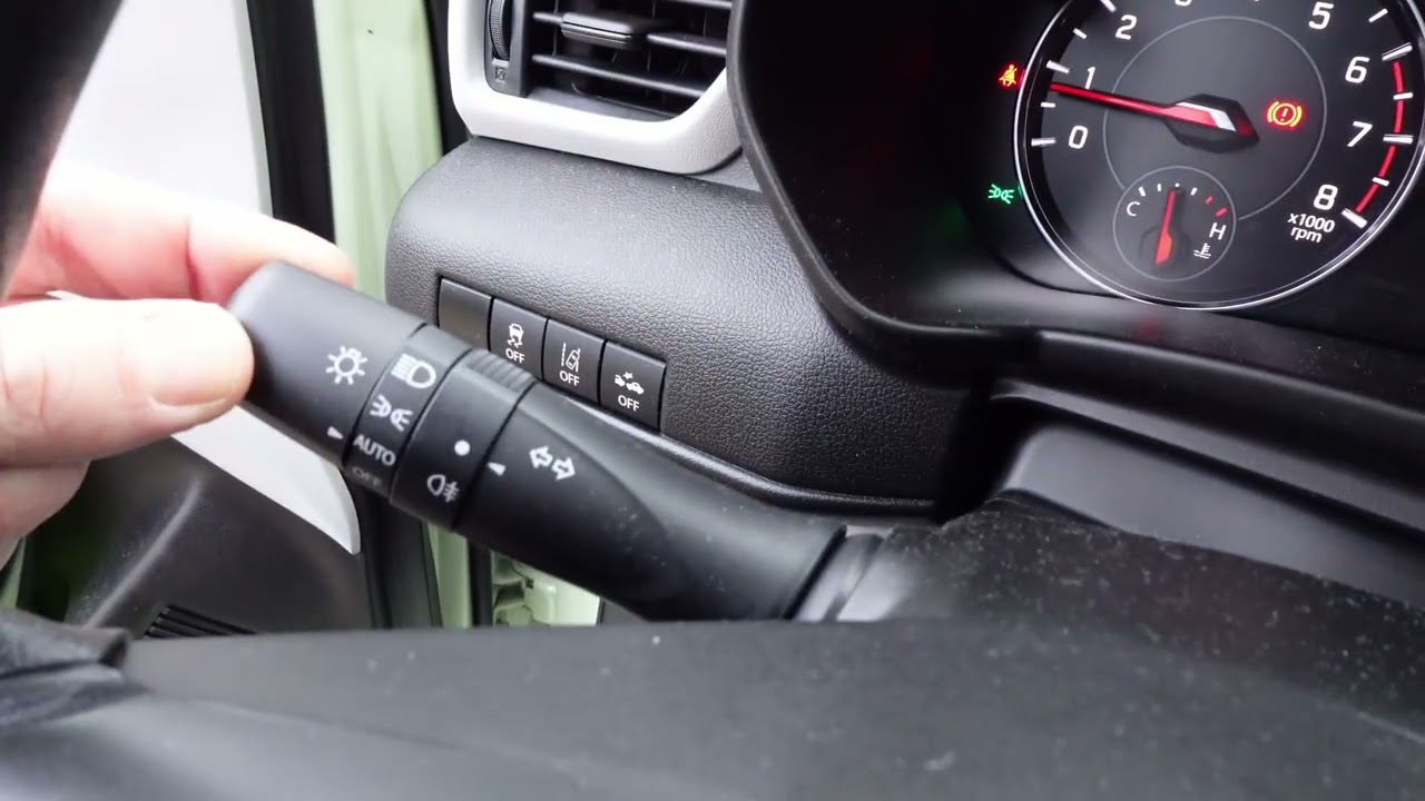 Nowe Suzuki Swift sprawdzenie świateł na egzaminie na prawo jazdy.