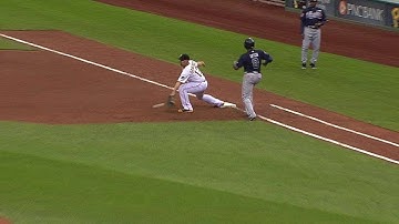 ATL@PIT: Mercer makes nice stop, strong throw for out