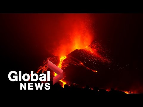 La Palma volcano: Lava flows down mountain as eruption continues | LIVE