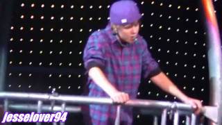 Justin Bieber-Up.at iwireless(LIVE 2010)