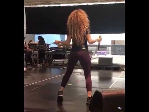 Shakira - twerking