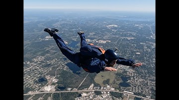 Harry #skydiving on his #AFF course level 4 #skydive with www.learnskydiving.co.uk
