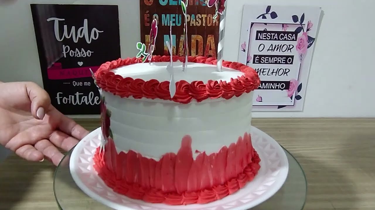 bolo decorado feminino Com Chantilly