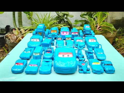 видео: Clean up muddy minicar & Disney car Convoys! Play in the Garden #196